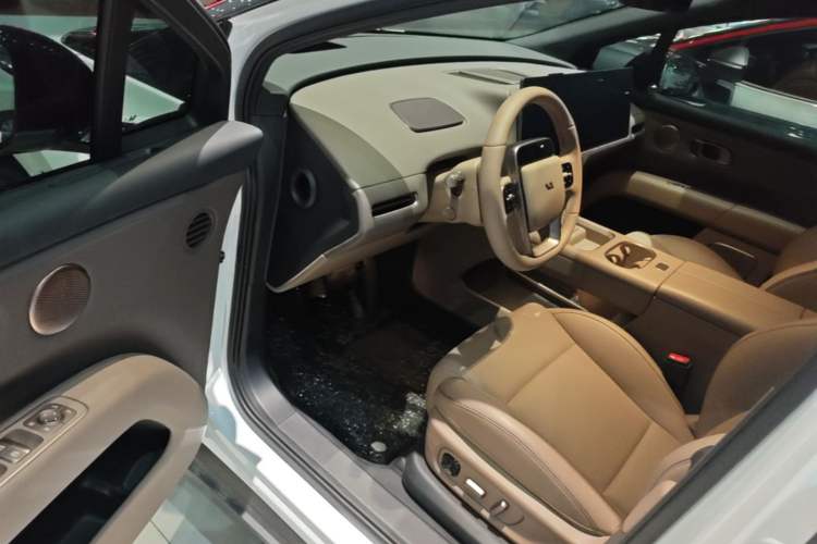 Used Li Auto i6 2025 Model Two-Wheel-Drive Standard Type Driver Seat