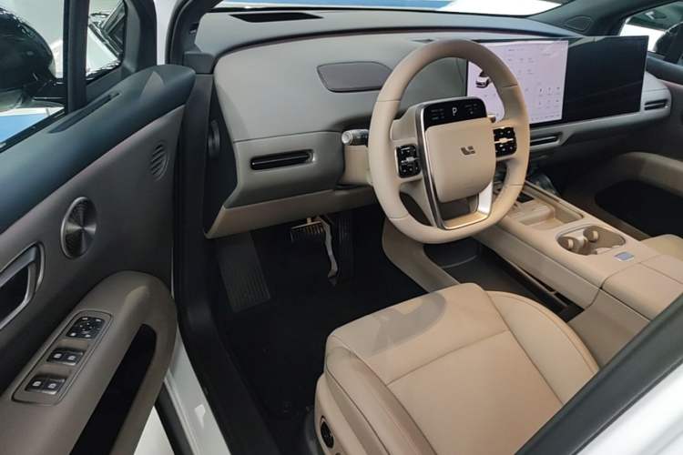 Used Li Auto i6 2025 Model Two-Wheel-Drive Standard Type Driver Seat