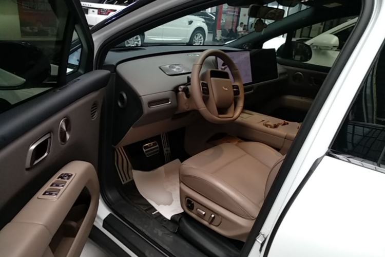 Used Li Auto i6 2025 Model Four-Wheel-Drive Standard Type Driver Seat
