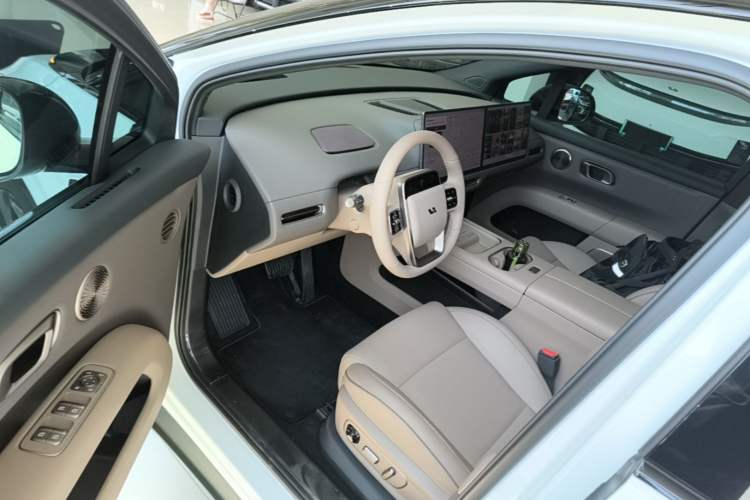 Used Li Auto i6 2025 Model Four-Wheel-Drive Standard Type Driver Seat