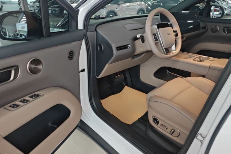 Used Li Auto i6 2025 Model Four-Wheel-Drive Standard Type Driver Seat