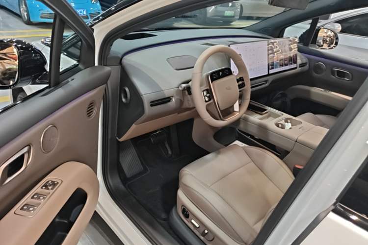 Used Li Auto i6 2025 Model Four-Wheel-Drive Standard Type Driver Seat