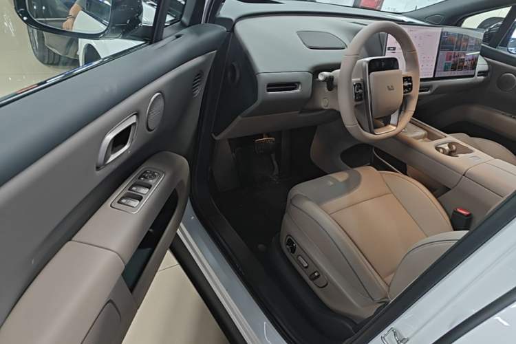 Used Li Auto i6 2025 Model Two-Wheel-Drive Standard Type Driver Seat