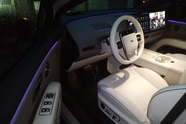 Used Li Auto i6 2025 Model Four-Wheel-Drive Standard Type Driver Seat