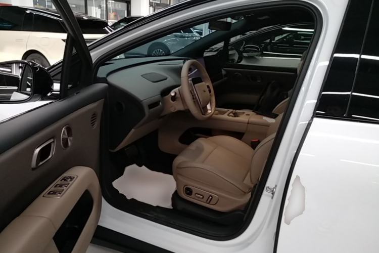 Used Li Auto i6 2025 Model Four-Wheel-Drive Standard Type Driver Seat