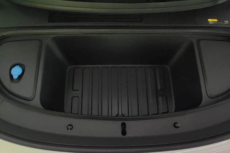 Used Li Auto i6 2025 Model Two-Wheel-Drive Standard Type Engine Bay