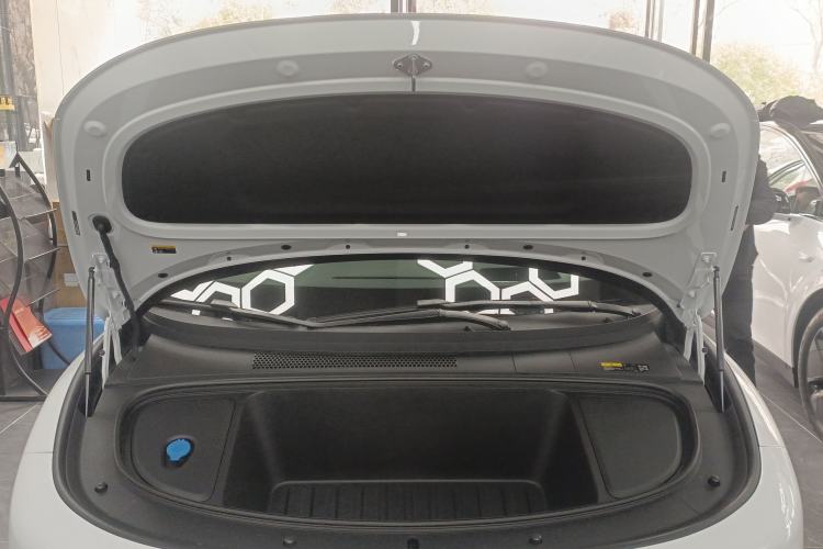 Used Li Auto i6 2025 Model Two-Wheel-Drive Standard Type Engine Bay