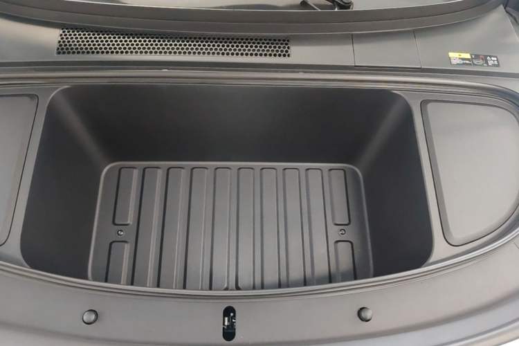 Used Li Auto i6 2025 Model Two-Wheel-Drive Standard Type Engine Bay