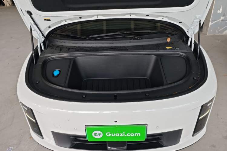 Used Li Auto i6 2025 Model Two-Wheel-Drive Standard Type Engine Bay