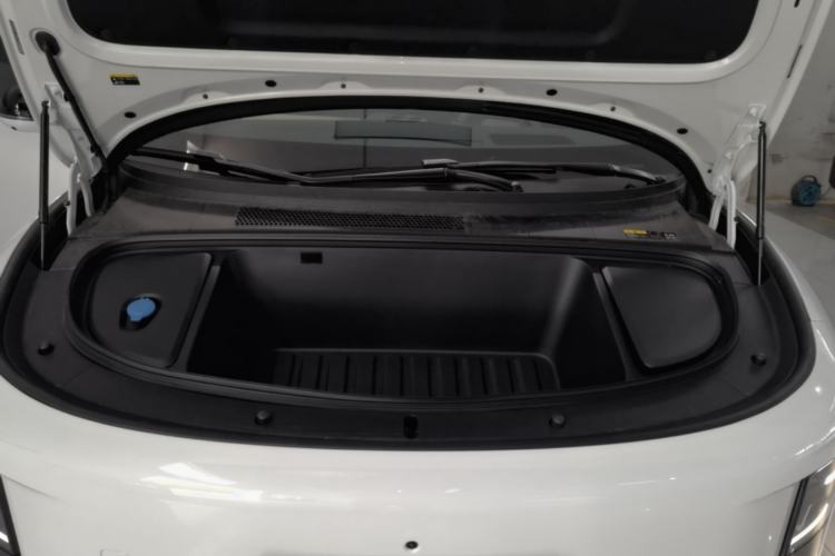 Used Li Auto i6 2025 Model Four-Wheel-Drive Standard Type Engine Bay