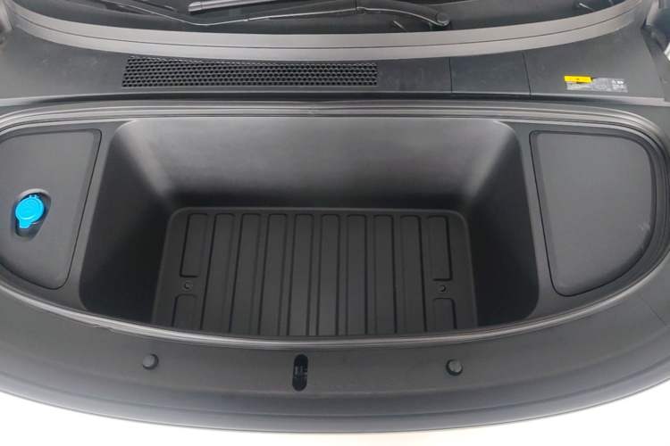 Used Li Auto i6 2025 Model Two-Wheel-Drive Standard Type Engine Bay