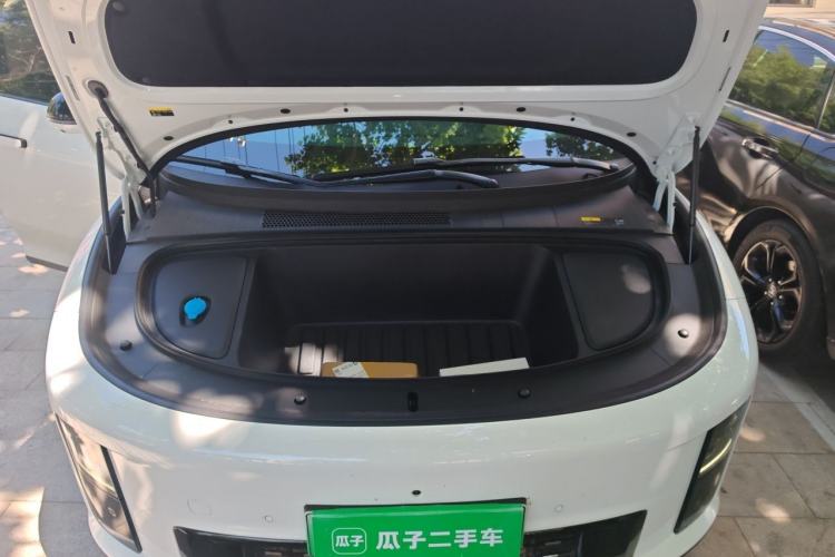 Used Li Auto i6 2025 Model Four-Wheel-Drive Standard Type Engine Bay