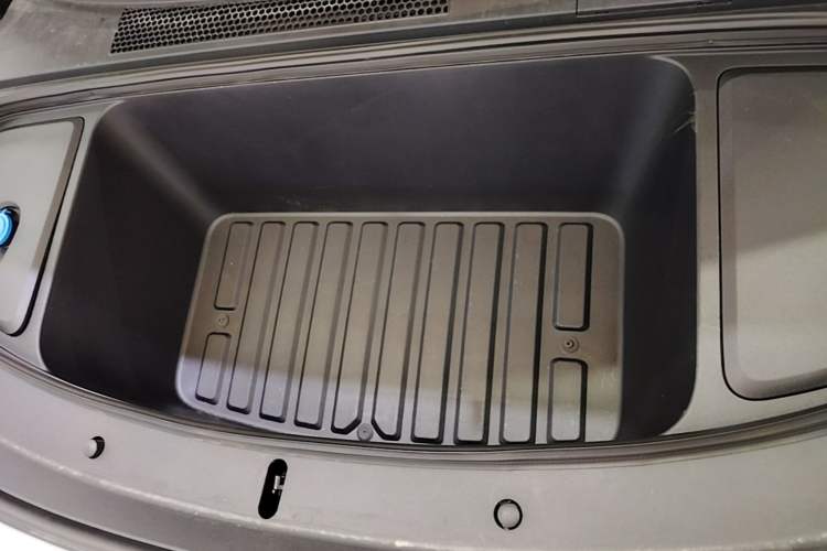 Used Li Auto i6 2025 Model Two-Wheel-Drive Standard Type Engine Bay