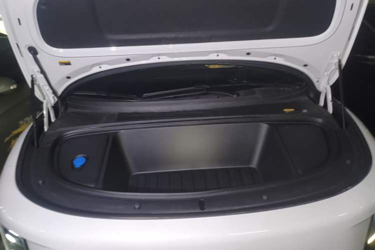 Used Li Auto i6 2025 Model Two-Wheel-Drive Standard Type Engine Bay