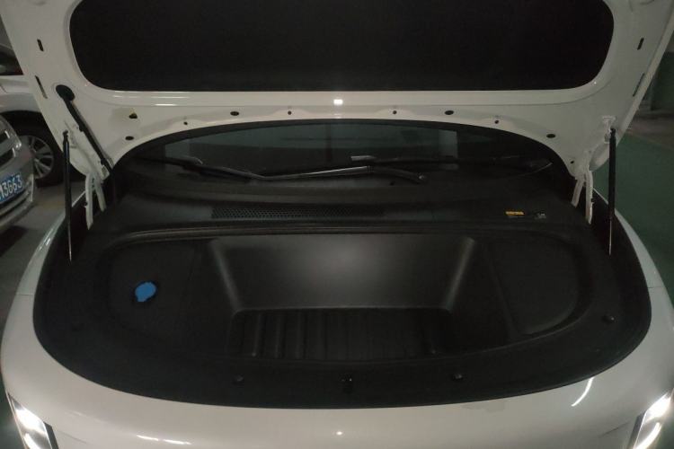 Used Li Auto i6 2025 Model Two-Wheel-Drive Standard Type Engine Bay