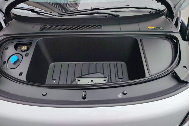 Used Li Auto i6 2025 Model Two-Wheel-Drive Standard Type Engine Bay