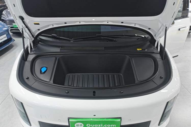 Used Li Auto i6 2025 Model Four-Wheel-Drive Standard Type Engine Bay