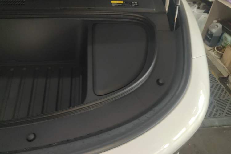 Used Li Auto i6 2025 Model Two-Wheel-Drive Standard Type Engine Bay Left