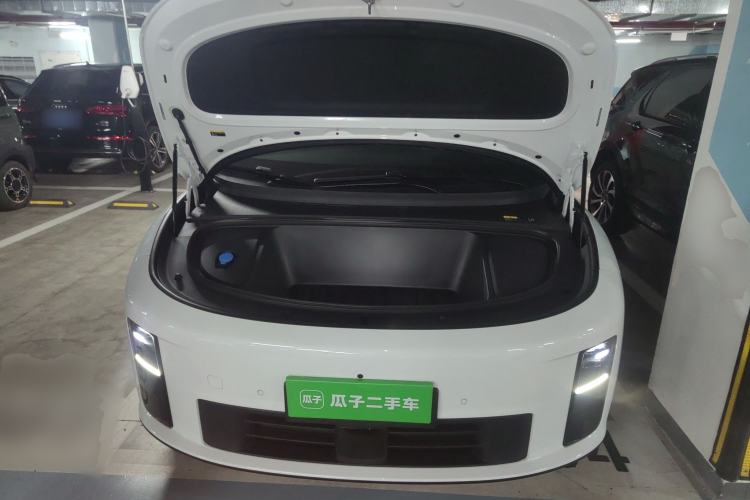Used Li Auto i6 2025 Model Four-Wheel-Drive Standard Type Engine Bay