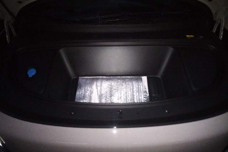 Used Li Auto i6 2025 Model Four-Wheel-Drive Standard Type Engine Bay