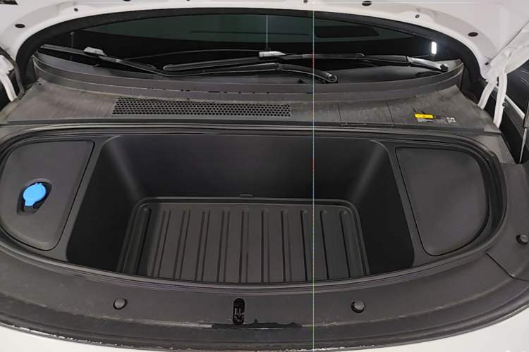 Used Li Auto i6 2025 Model Two-Wheel-Drive Standard Type Engine Bay