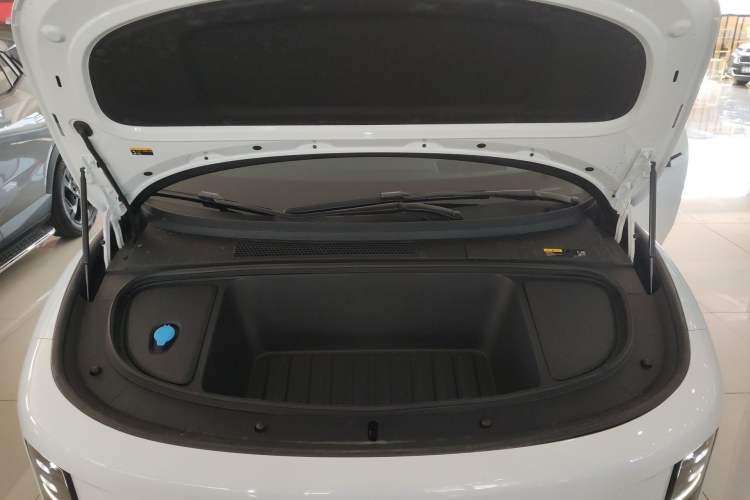 Used Li Auto i6 2025 Model Two-Wheel-Drive Standard Type Engine Bay