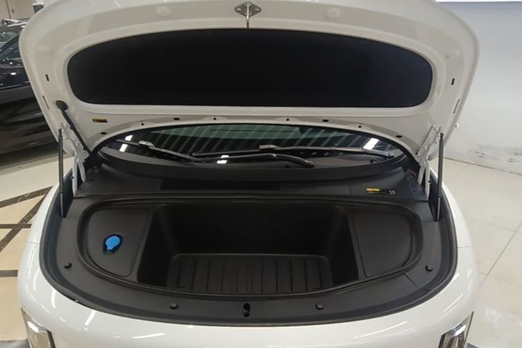 Used Li Auto i6 2025 Model Two-Wheel-Drive Standard Type Engine Bay