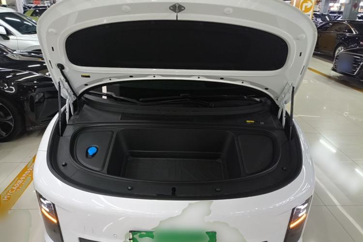 Used Li Auto i6 2025 Model Two-Wheel-Drive Standard Type Engine Bay