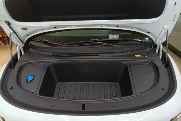 Used Li Auto i6 2025 Model Two-Wheel-Drive Standard Type Engine Bay