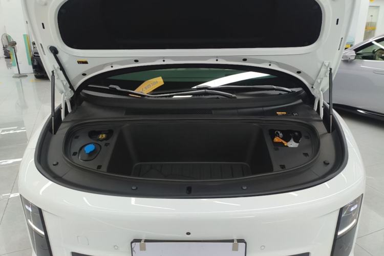Used Li Auto i6 2025 Model Two-Wheel-Drive Standard Type Engine Bay
