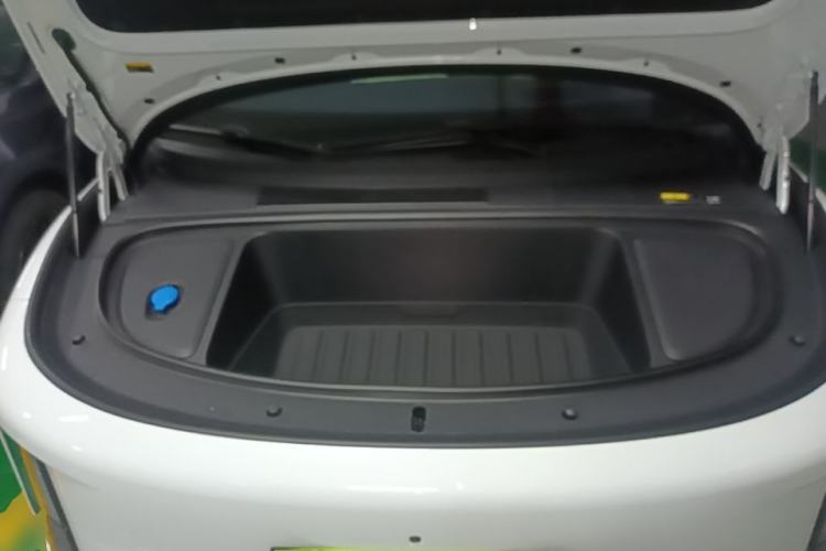 Used Li Auto i6 2025 Model Four-Wheel-Drive Standard Type Engine Bay