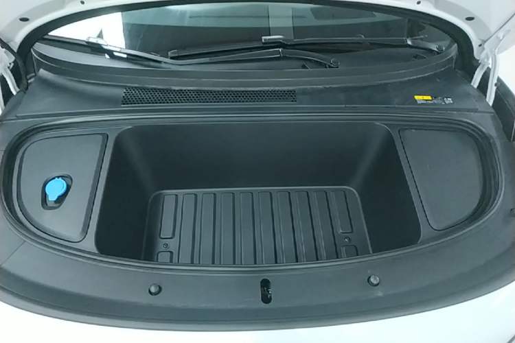 Used Li Auto i6 2025 Model Two-Wheel-Drive Standard Type Engine Bay