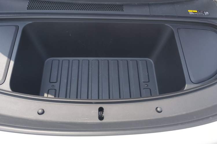 Used Li Auto i6 2025 Model Two-Wheel-Drive Standard Type Engine Bay