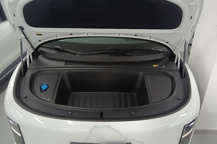 Used Li Auto i6 2025 Model Two-Wheel-Drive Standard Type Engine Bay