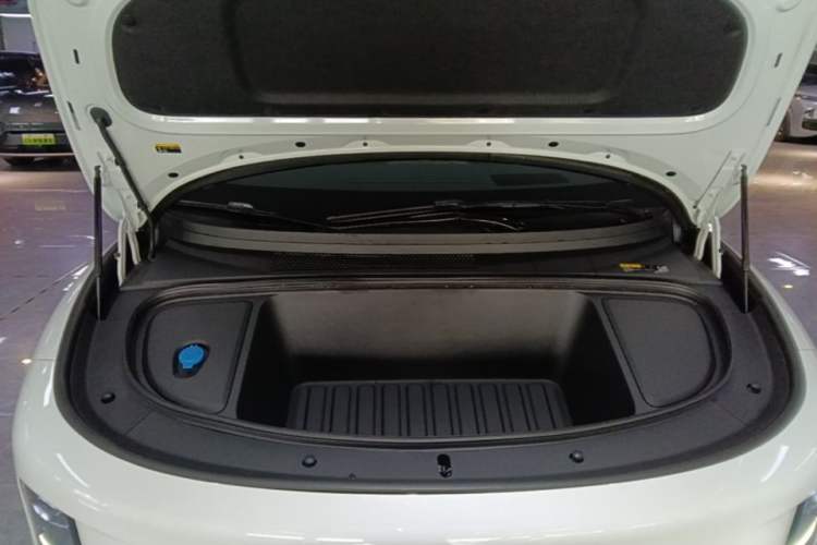 Used Li Auto i6 2025 Model Two-Wheel-Drive Standard Type Engine Bay
