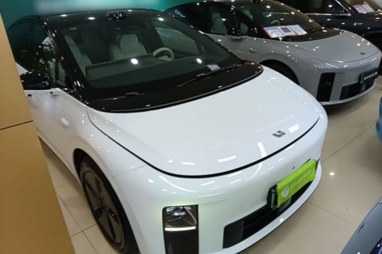 Used Li Auto i6 2025 Model Two-Wheel-Drive Standard Type Exterior 1