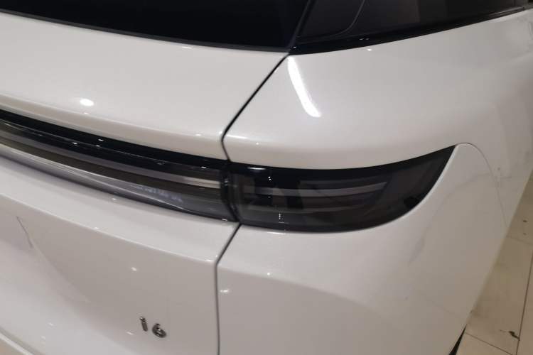 Used Li Auto i6 2025 Model Four-Wheel-Drive Standard Type Exterior 1
