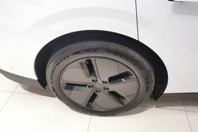 Used Li Auto i6 2025 Model Two-Wheel-Drive Standard Type Exterior 3