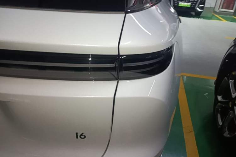 Used Li Auto i6 2025 Model Two-Wheel-Drive Standard Type Exterior 3