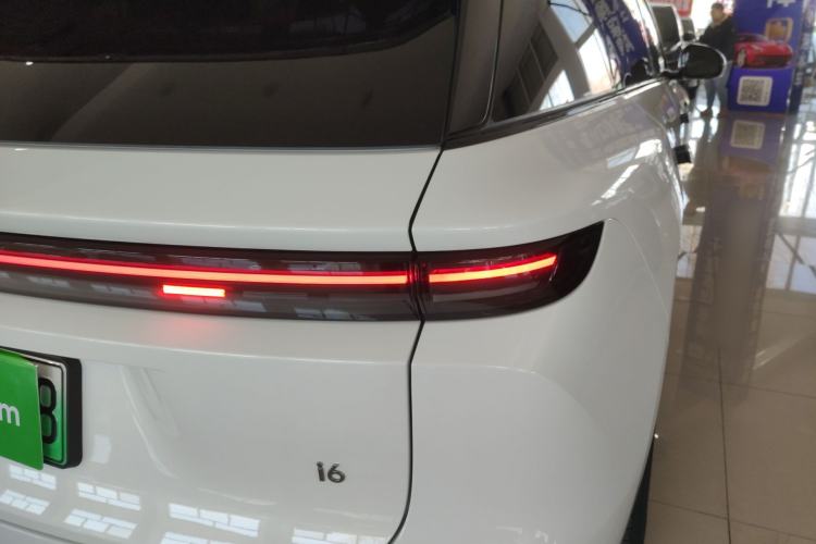 Used Li Auto i6 2025 Model Two-Wheel-Drive Standard Type Exterior 3