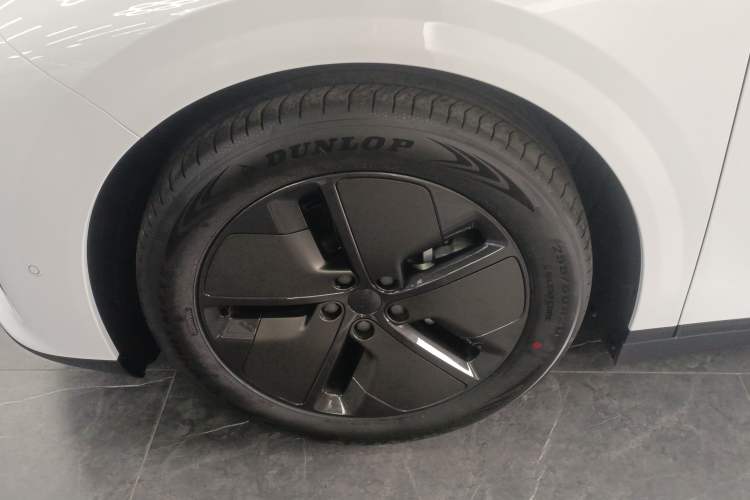 Used Li Auto i6 2025 Model Two-Wheel-Drive Standard Type Exterior 4