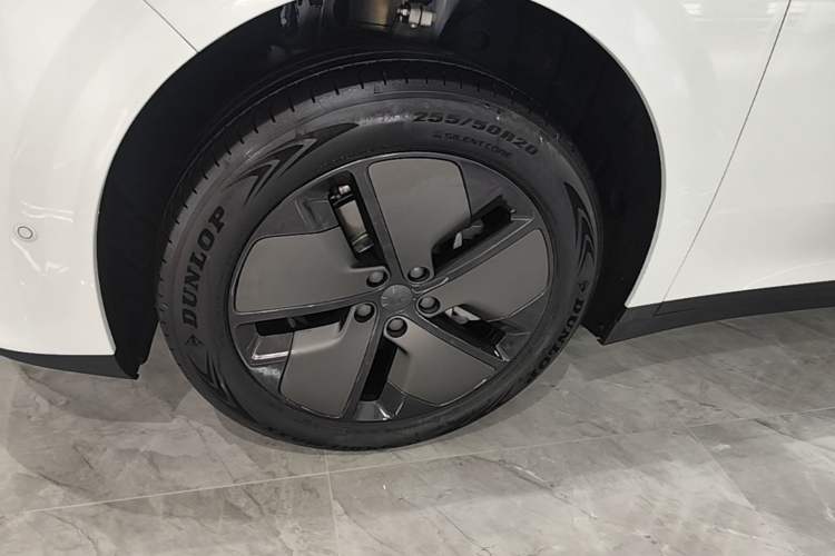 Used Li Auto i6 2025 Model Two-Wheel-Drive Standard Type Exterior 4