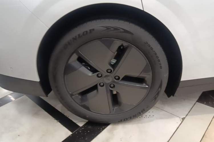 Used Li Auto i6 2025 Model Two-Wheel-Drive Standard Type Exterior 4