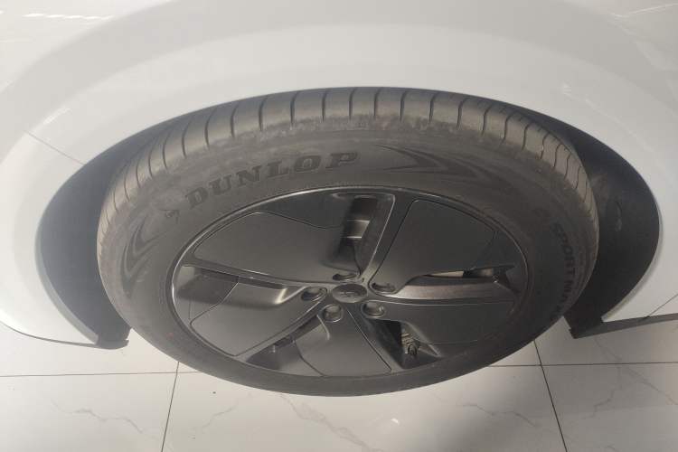 Used Li Auto i6 2025 Model Two-Wheel-Drive Standard Type Exterior 4