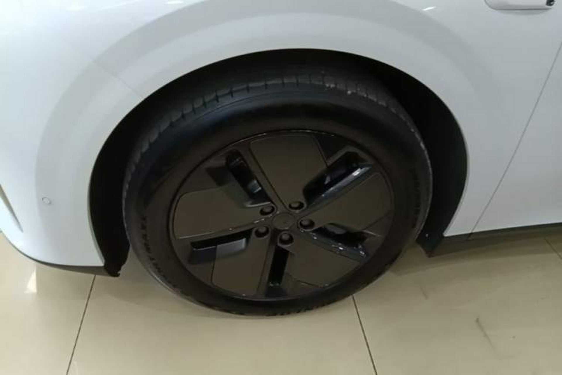 Used Li Auto i6 2025 Model Two-Wheel-Drive Standard Type Exterior 4