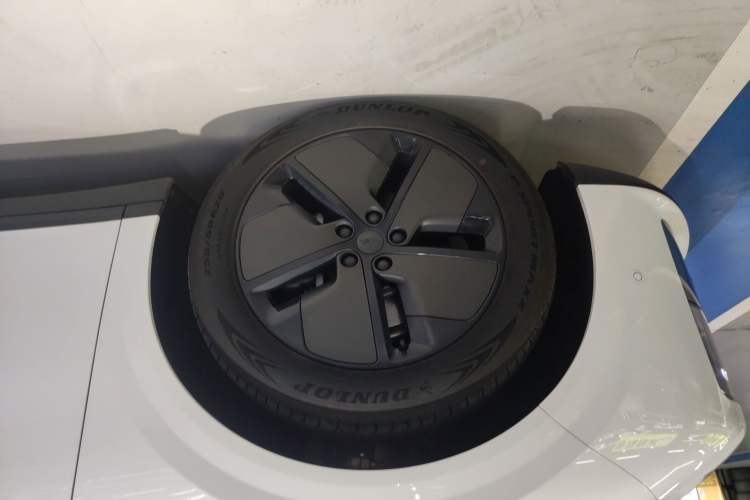 Used Li Auto i6 2025 Model Two-Wheel-Drive Standard Type Exterior 4
