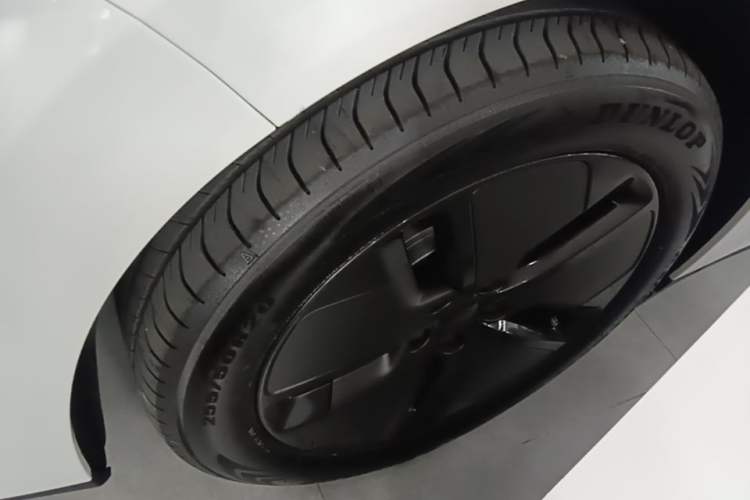 Used Li Auto i6 2025 Model Two-Wheel-Drive Standard Type Exterior 4