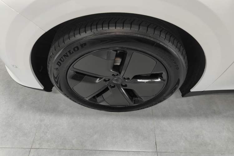 Used Li Auto i6 2025 Model Two-Wheel-Drive Standard Type Exterior 4
