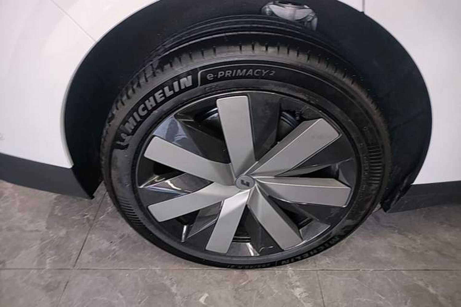 Used Li Auto i6 2025 Model Four-Wheel-Drive Standard Type Exterior 5