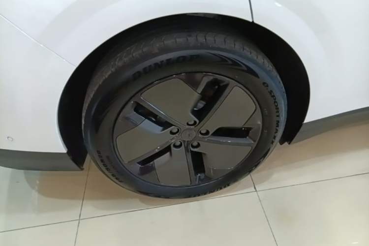 Used Li Auto i6 2025 Model Two-Wheel-Drive Standard Type Exterior 5